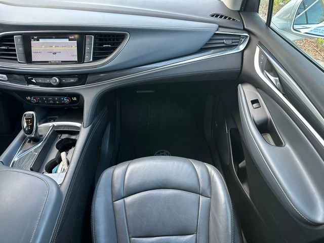 Used 2018 Buick Enclave Premium w/ LPO, Hit The Road Package AWD/4WD image 11