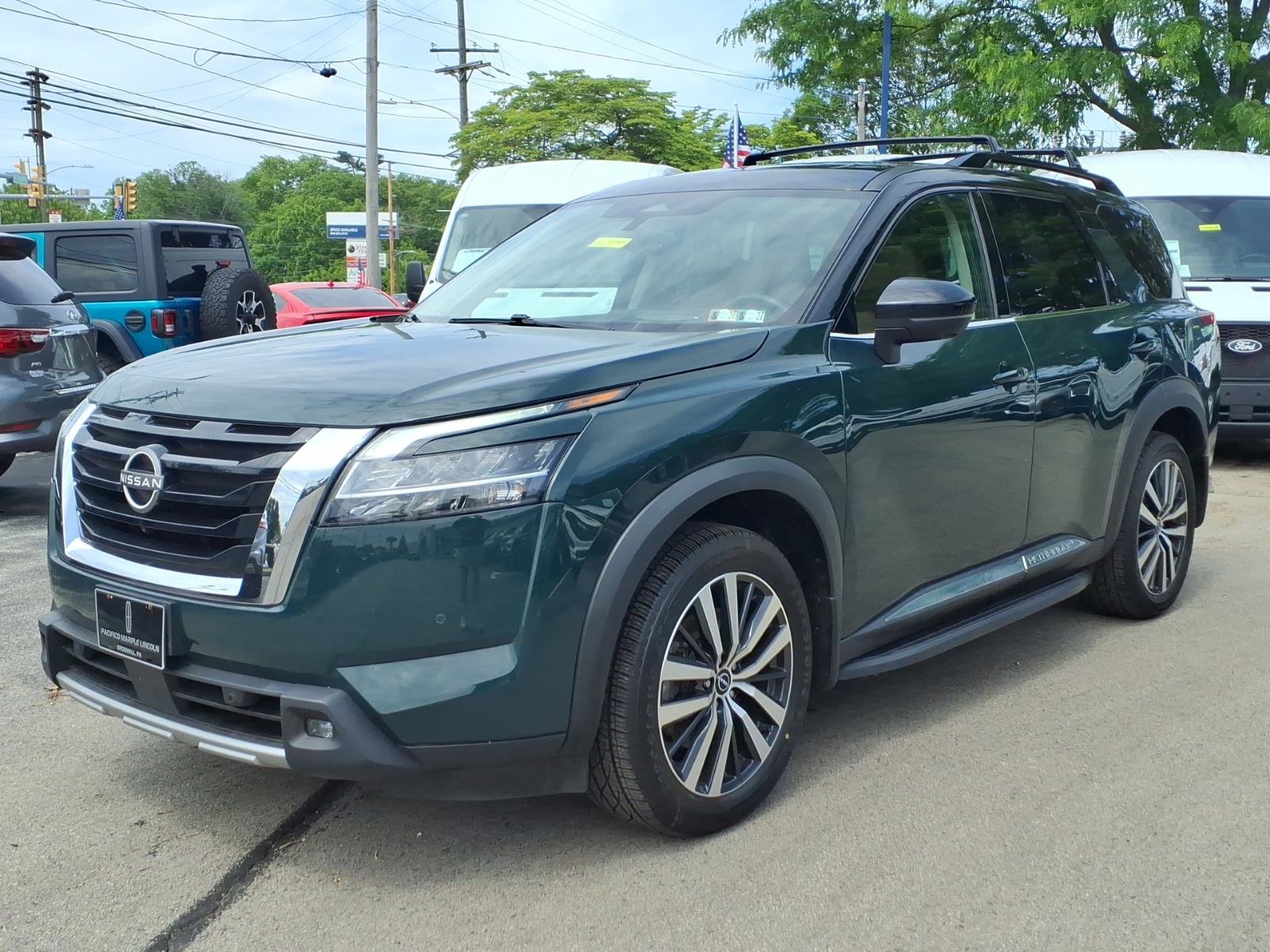 Used 2022 Nissan Pathfinder Platinum w/ Lighting Package (N93) AWD/4WD image 7