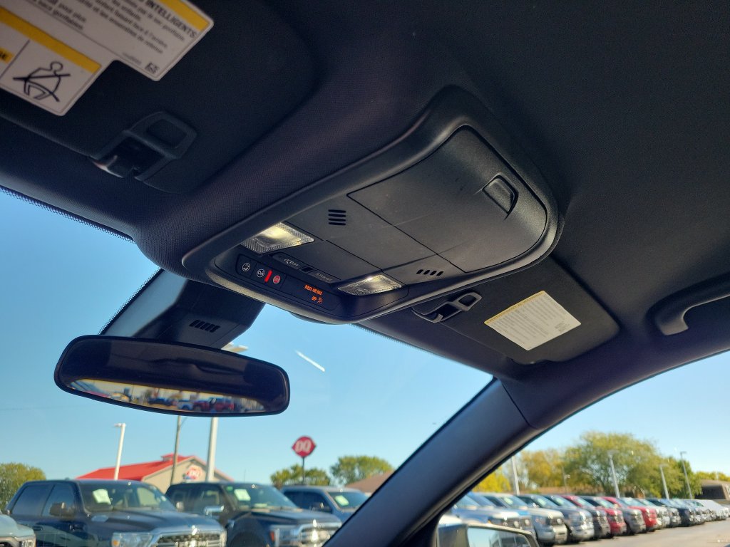 Used 2022 Chevrolet Equinox RS w/ RS Leather Package FWD image 30