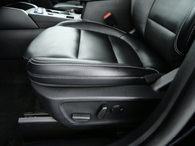 Certified 2025 Ford Escape Platinum AWD/4WD image 17