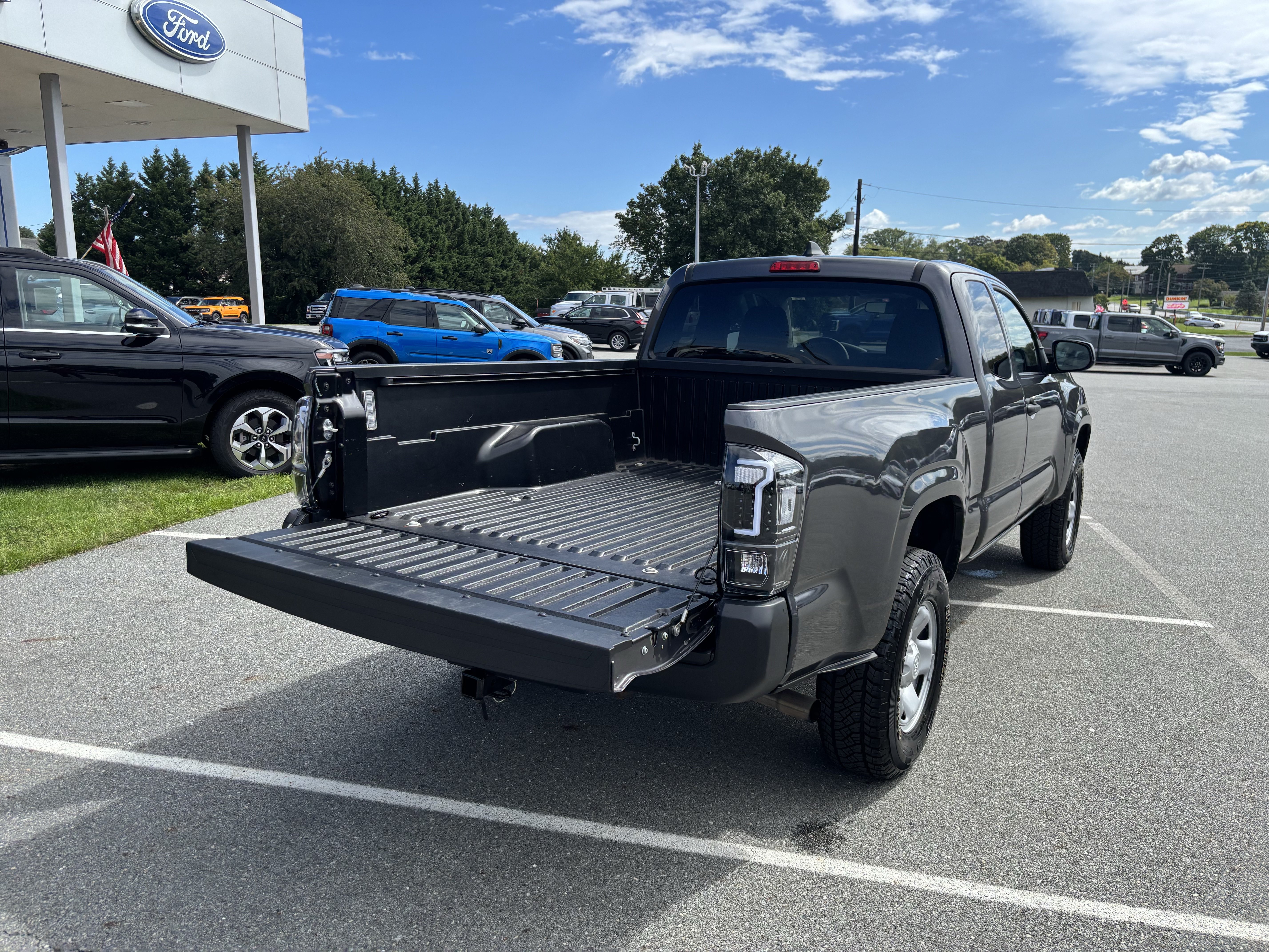 Used 2022 Toyota Tacoma SR AWD/4WD image 31