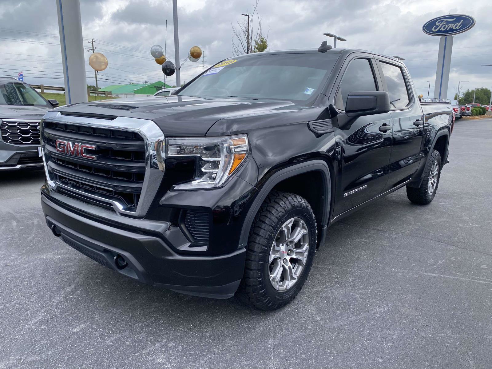 Used 2019 GMC Sierra 1500 4x4 Crew Cab w/ Convenience Package video 3