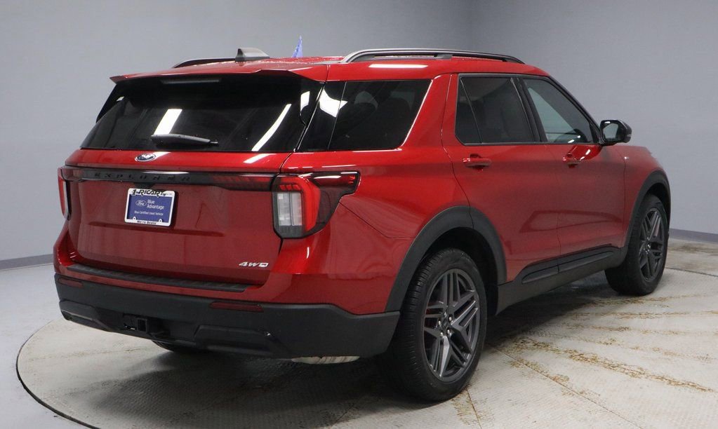 Certified 2025 Ford Explorer ST-Line w/ Premium Package image 5