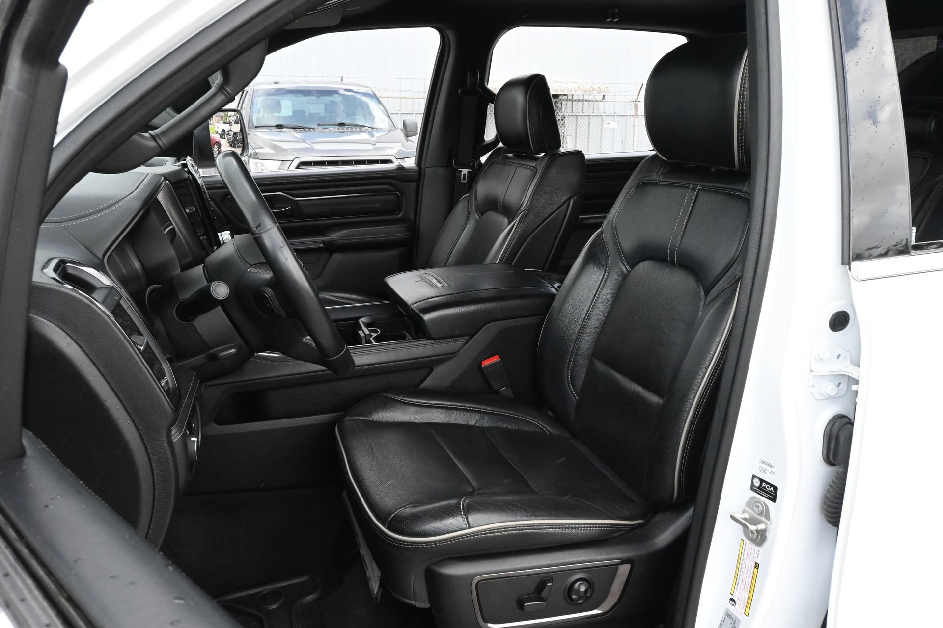 Used 2023 RAM 1500 Limited AWD/4WD image 16