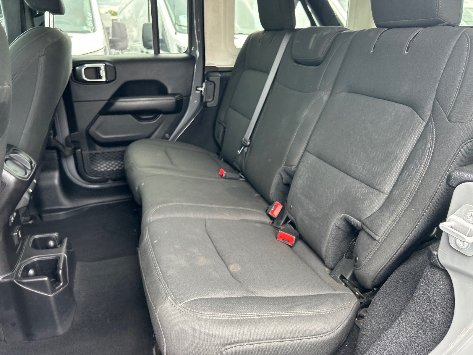 Used 2018 Jeep Wrangler Unlimited Sahara AWD/4WD image 11