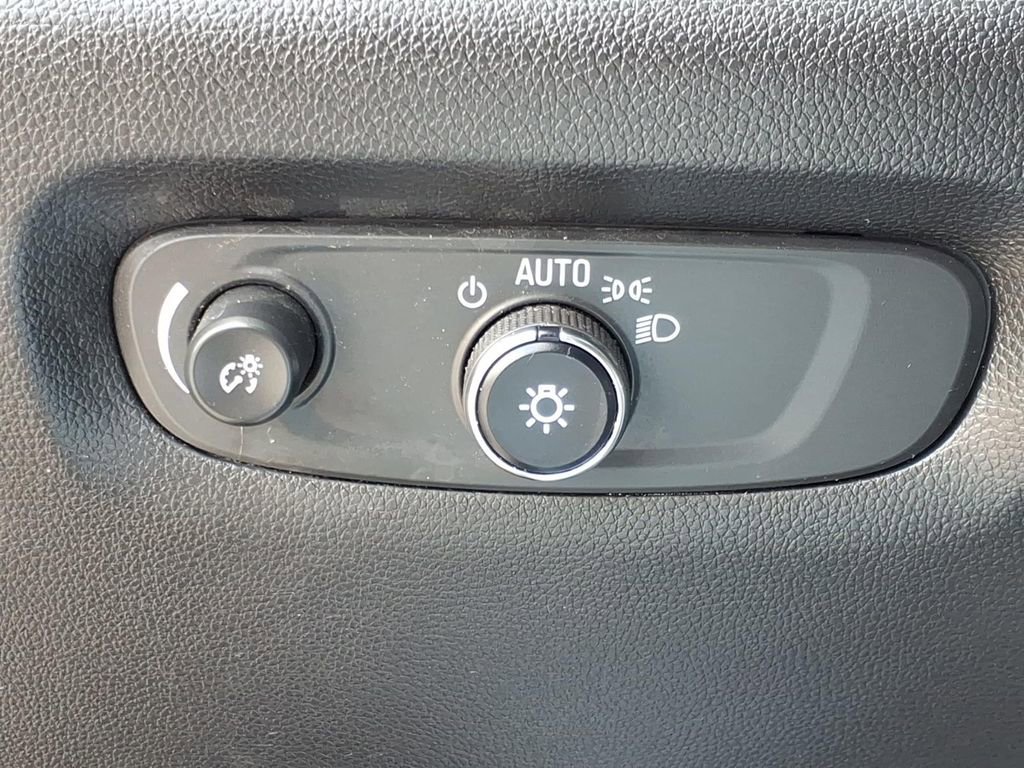 Used 2023 Chevrolet Traverse LS FWD image 16