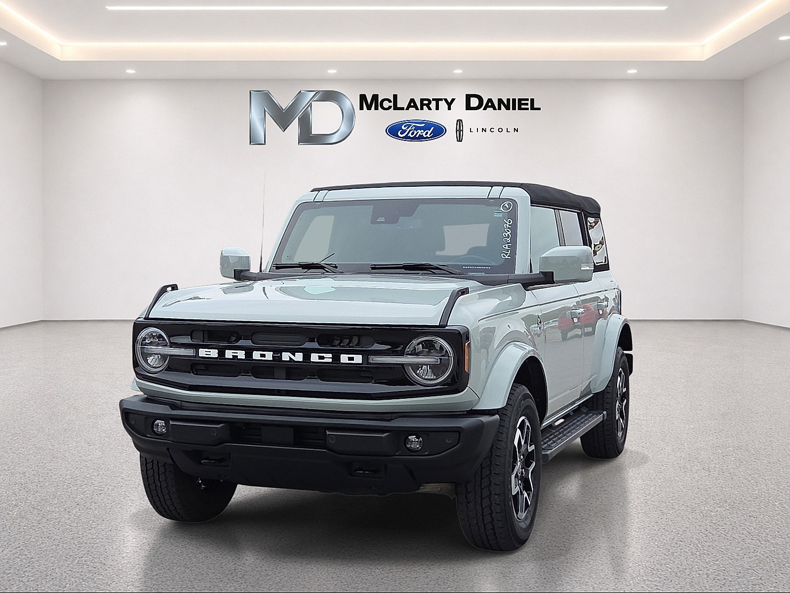 Certified 2024 Ford Bronco Outer Banks AWD/4WD image 2