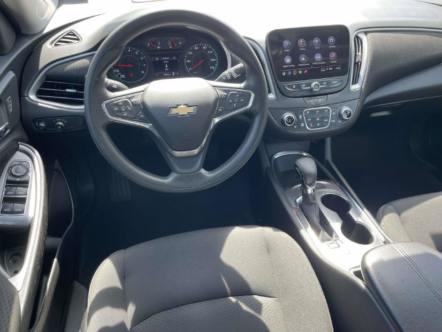 Used 2025 Chevrolet Malibu LT FWD image 4