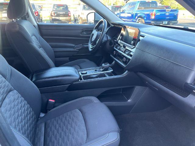 Used 2023 Nissan Pathfinder SV w/ SV Premium Package AWD/4WD image 12