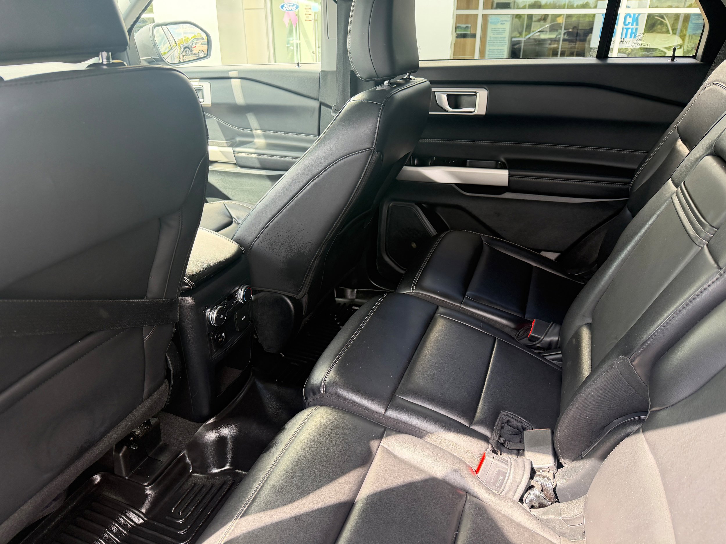 Certified 2021 Ford Explorer XLT w/ Equipment Group 202A AWD/4WD image 17