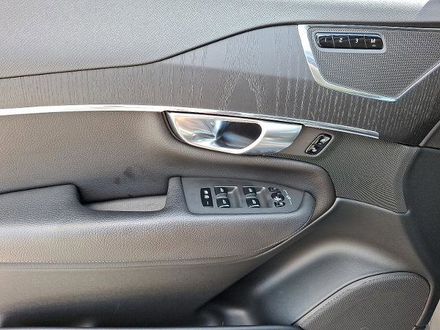 Used 2020 Volvo XC90 T6 Momentum w/ Protection Package Premier image 12