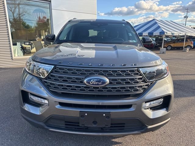 Certified 2024 Ford Explorer XLT w/ Equipment Group 202A AWD/4WD image 3