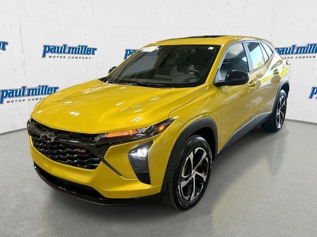 Used 2024 Chevrolet Trax RS w/ Sunroof Package FWD image 1