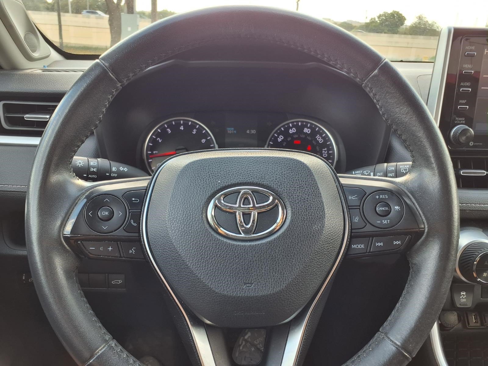 Used 2020 Toyota RAV4 XLE Premium FWD image 24