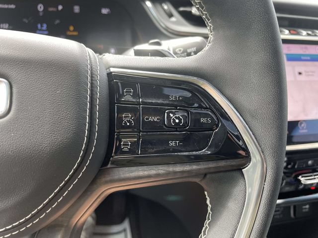 Used 2023 Jeep Grand Cherokee Overland AWD/4WD image 30