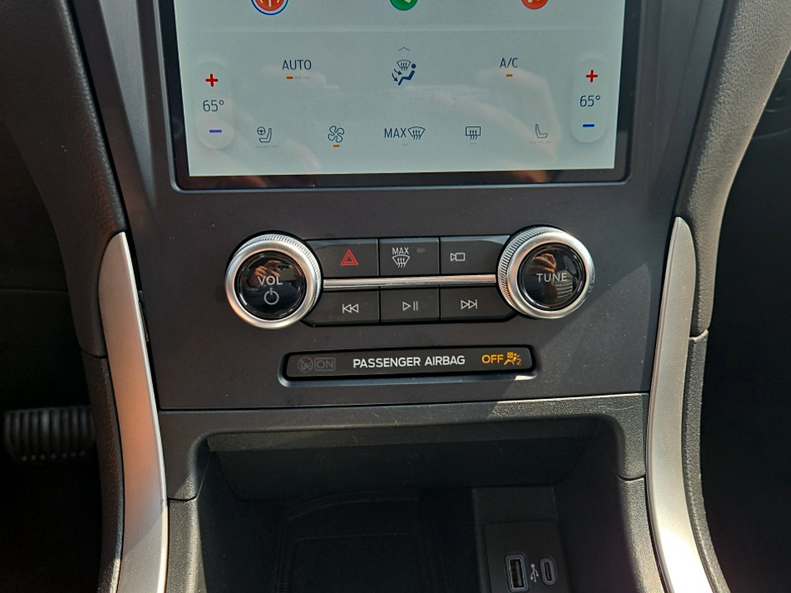 Certified 2024 Ford Edge SEL w/ Convenience Package AWD/4WD image 19