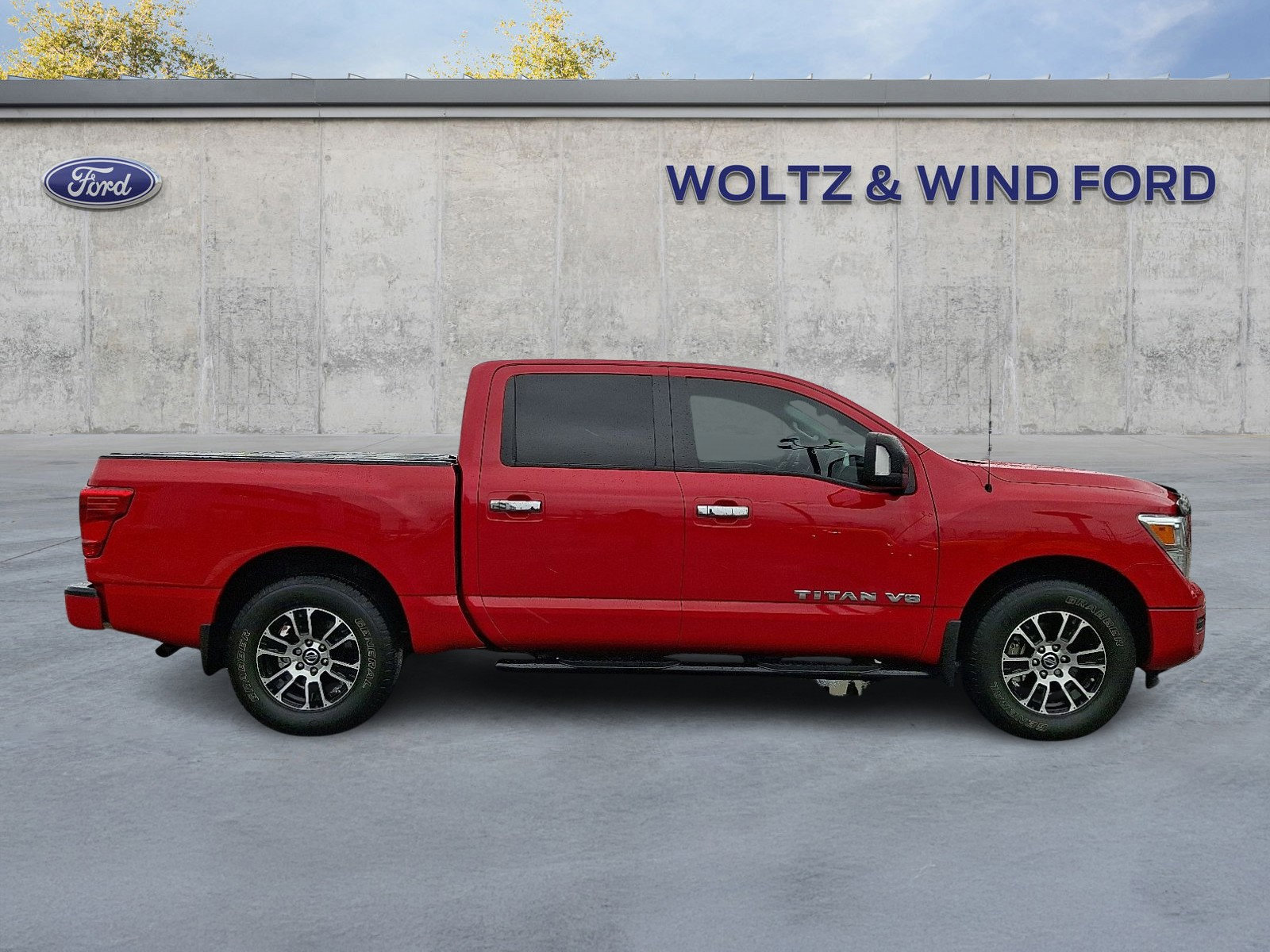 Used 2020 Nissan Titan SV w/ SV Convenience Package image 2