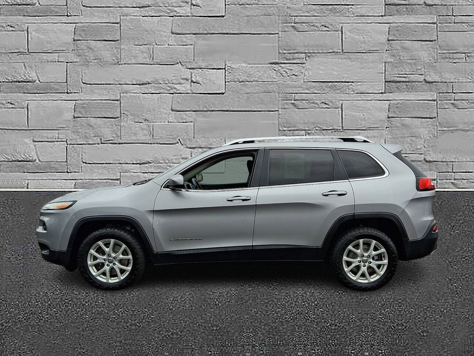 Used 2017 Jeep Cherokee Latitude w/ Cold Weather Group image 6