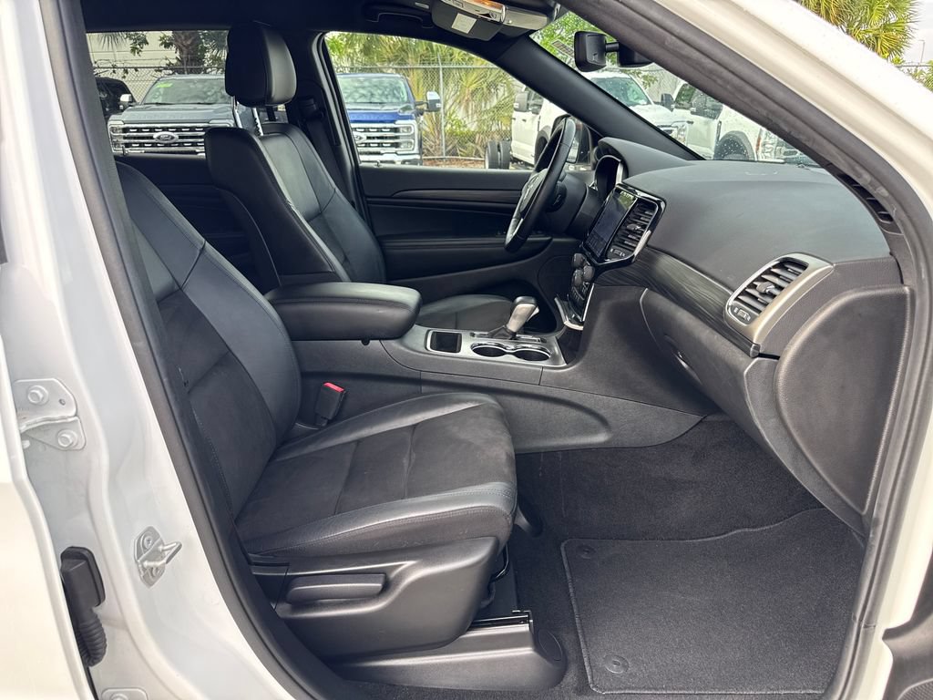 Used 2020 Jeep Grand Cherokee Altitude RWD image 25