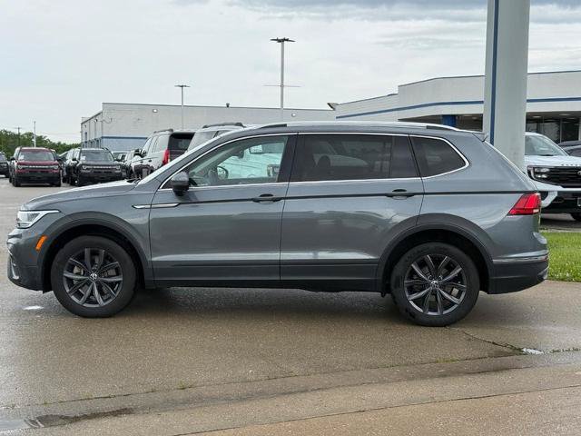 Used 2024 Volkswagen Tiguan SE FWD image 2