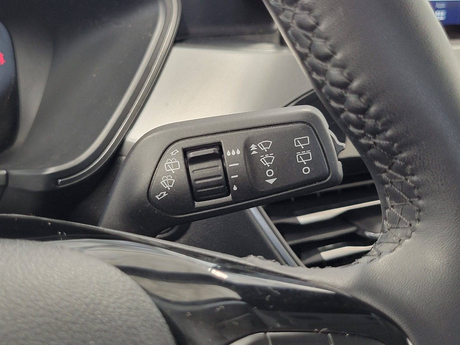 Certified 2024 Ford Escape Active AWD/4WD image 18