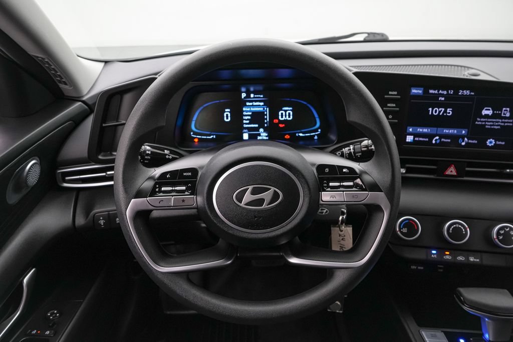 Used 2025 Hyundai Elantra SE FWD image 14