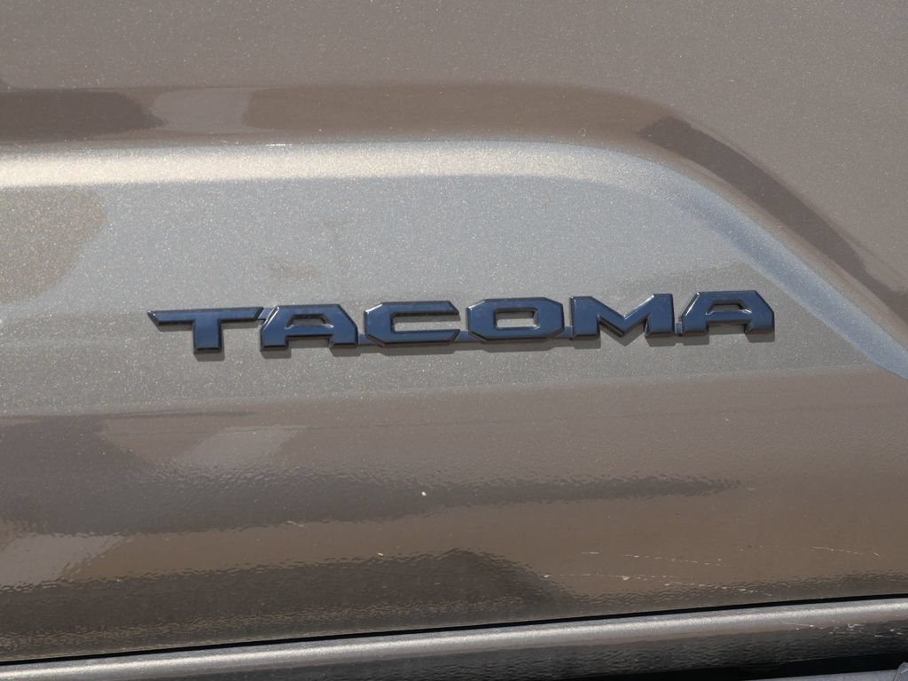 Used 2025 Toyota Tacoma TRD Off-Road AWD/4WD image 9