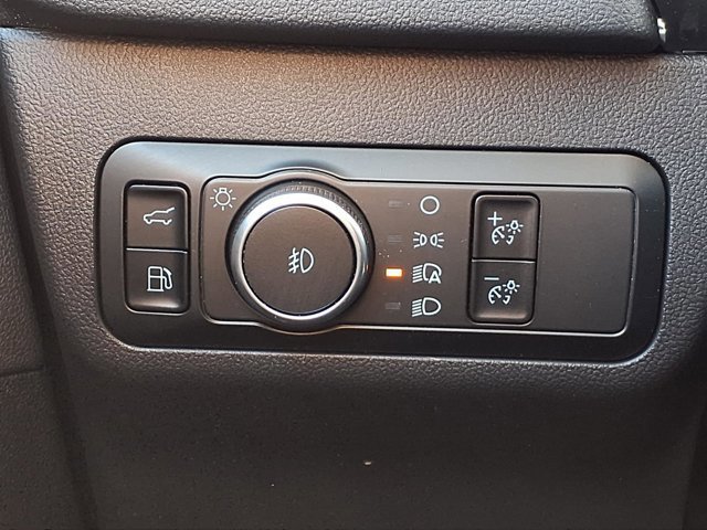 Certified 2025 Ford Escape Platinum w/ Premium Technology Package image 17