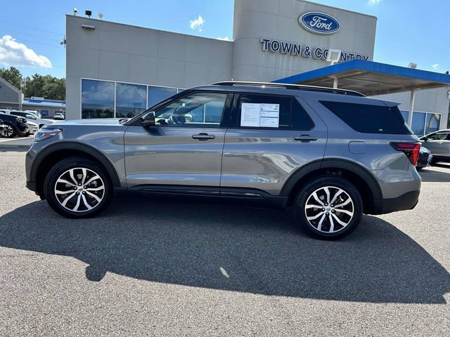 Certified 2025 Ford Explorer ST-Line AWD/4WD image 30