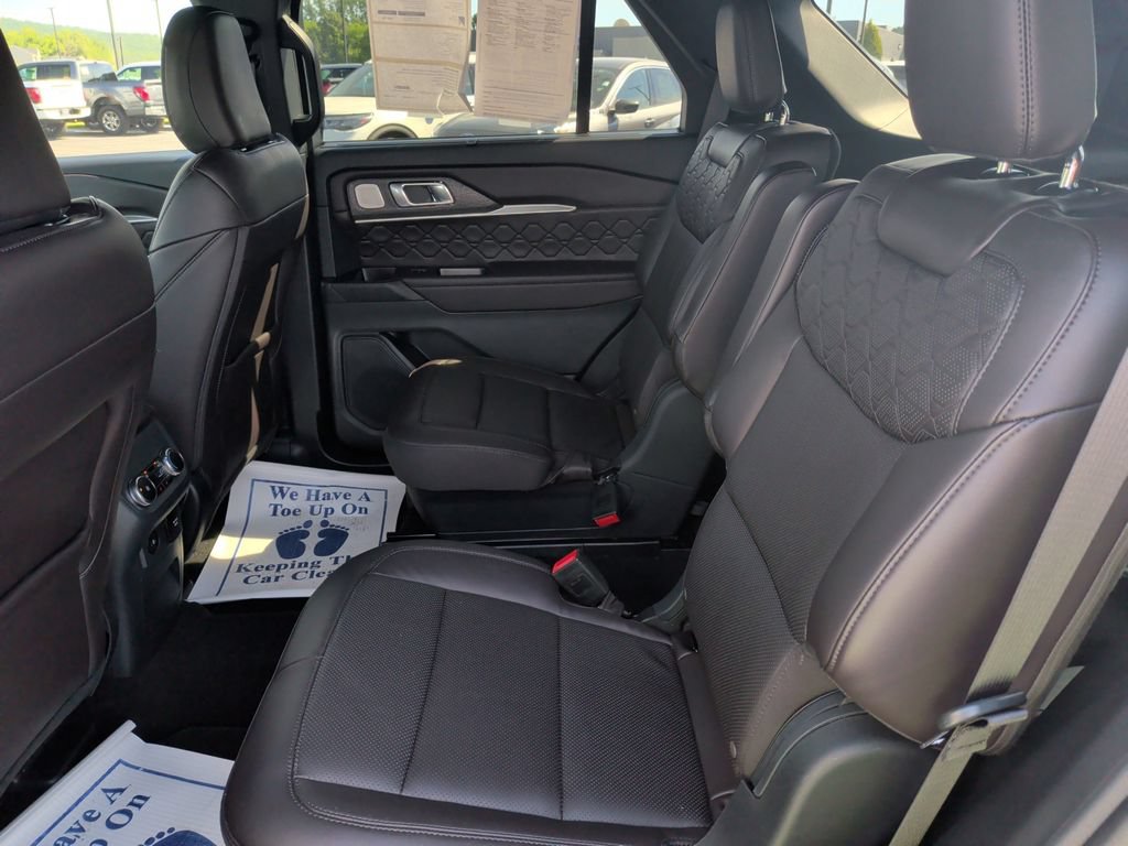 Certified 2025 Ford Explorer Platinum w/ Ultimate Package AWD/4WD image 6