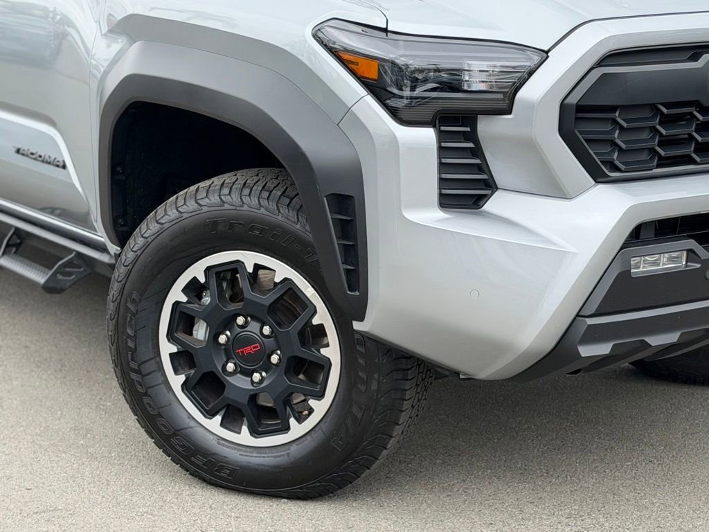 Used 2024 Toyota Tacoma TRD Off-Road w/ TRD Off Road Premium Package AWD/4WD image 4