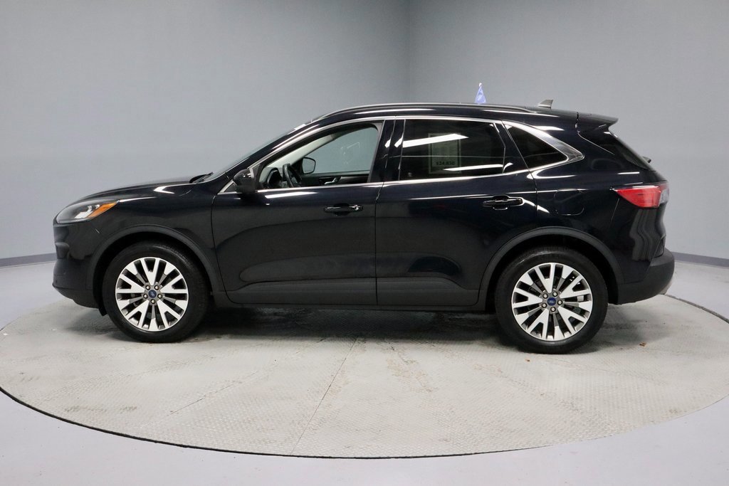 Certified 2022 Ford Escape Titanium w/ Class II Trailer Tow Package image 2