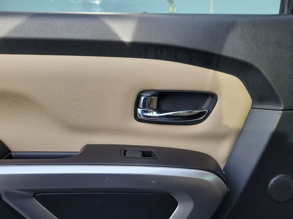 Used 2017 Nissan Titan SL image 14