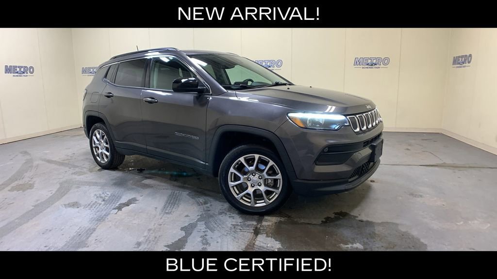 Used 2022 Jeep Compass Latitude w/ Sun and Sound Group AWD/4WD image 1