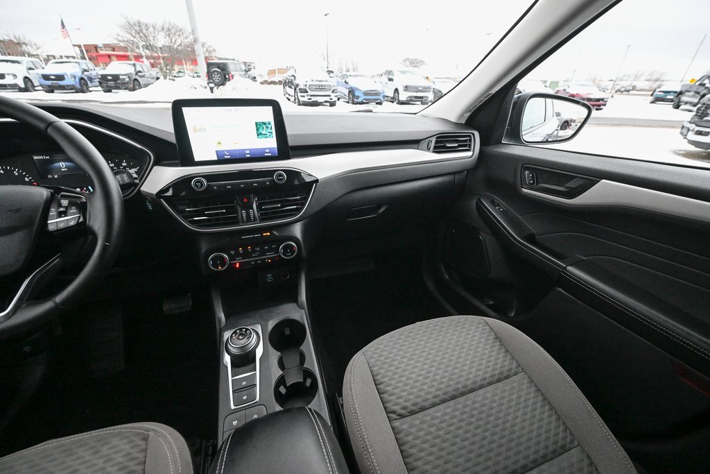 Certified 2022 Ford Escape SE w/ SE Sport Appearance Package image 33