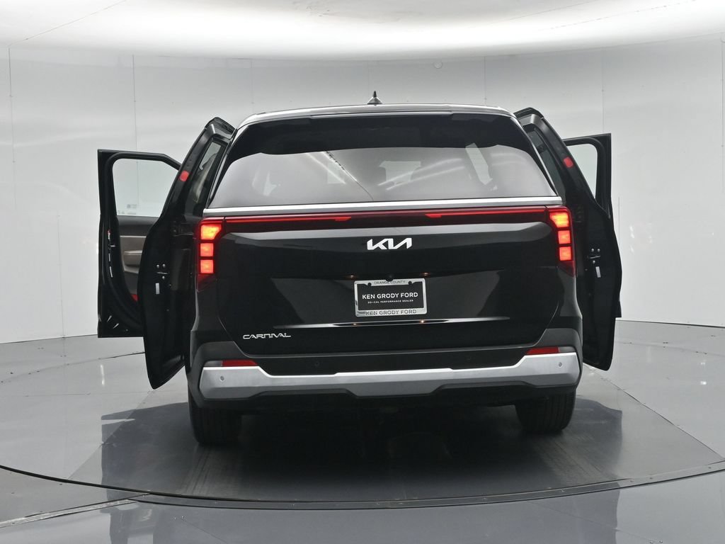 Used 2026 Kia Carnival FWD image 37