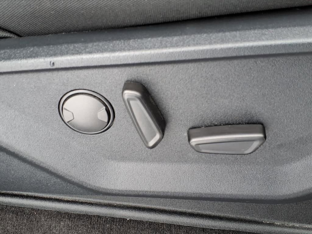 Certified 2022 Ford F150 XLT w/ Equipment Group 302A High image 11