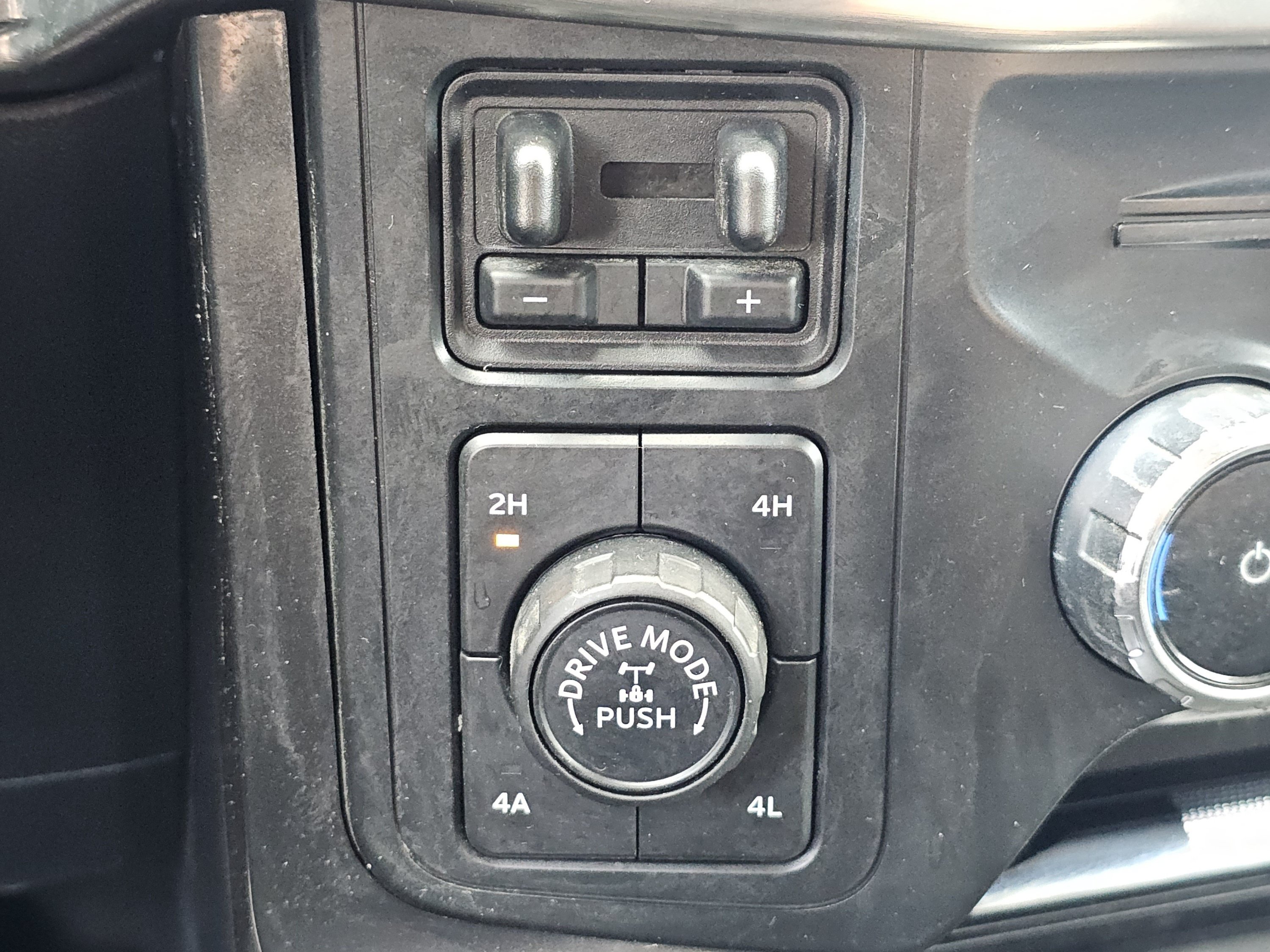Certified 2022 Ford F150 Lariat w/ Equipment Group 502A High AWD/4WD image 9
