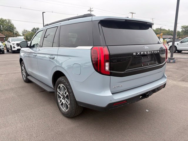 Certified 2025 Ford Expedition Active AWD/4WD image 5