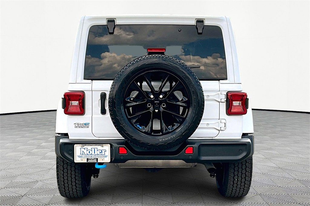 Used 2022 Jeep Wrangler Unlimited Sahara w/ Cold Weather Group image 3