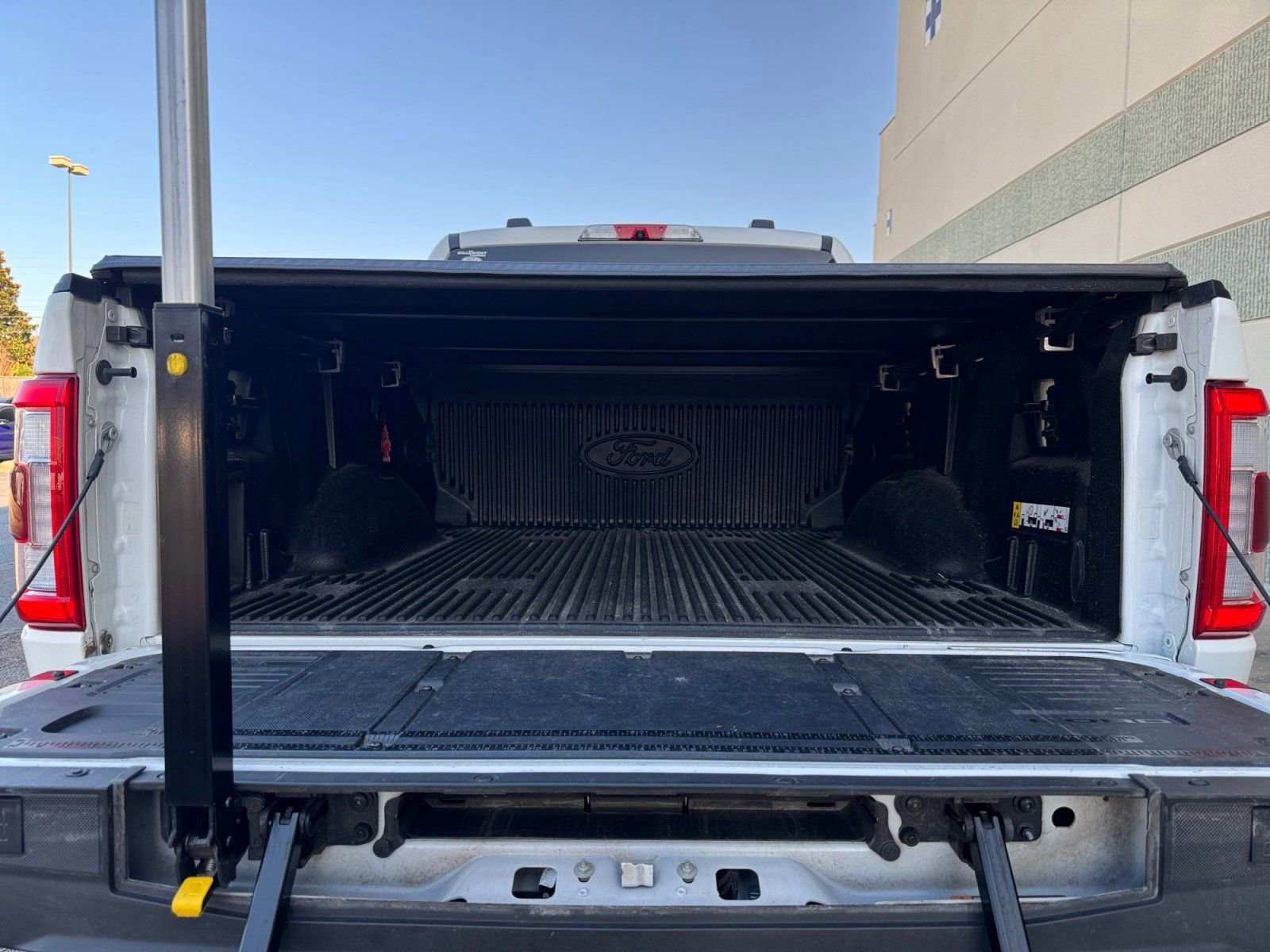 Certified 2022 Ford F150 Lariat w/ Equipment Group 502A High image 18