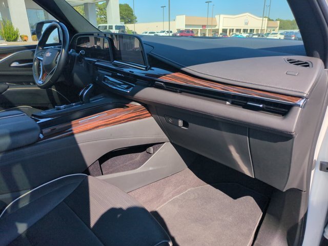 Used 2023 Cadillac Escalade Premium Luxury AWD/4WD image 36