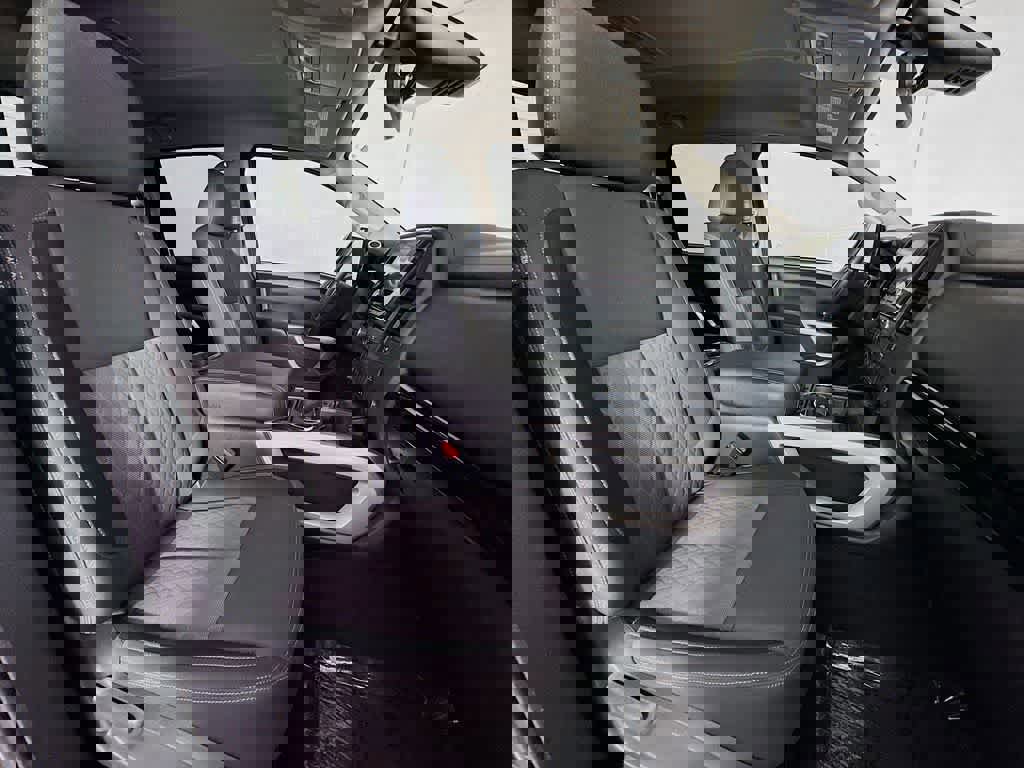 Used 2024 Nissan Titan SV w/ SV Convenience Package image 18