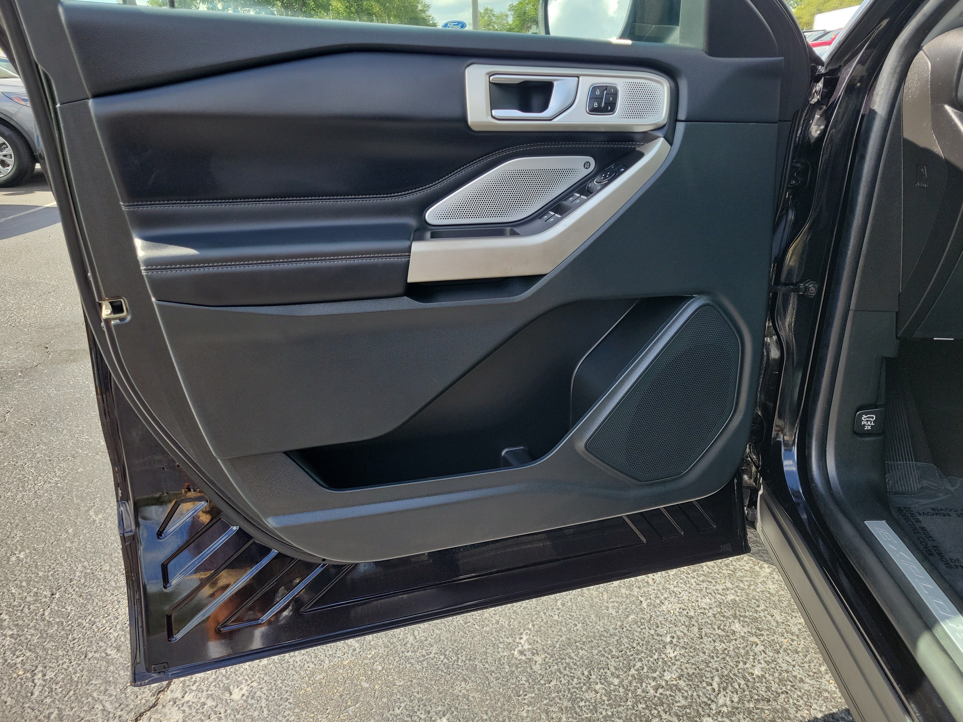 Certified 2023 Ford Explorer Limited w/ Limited Technology Package RWD image 19