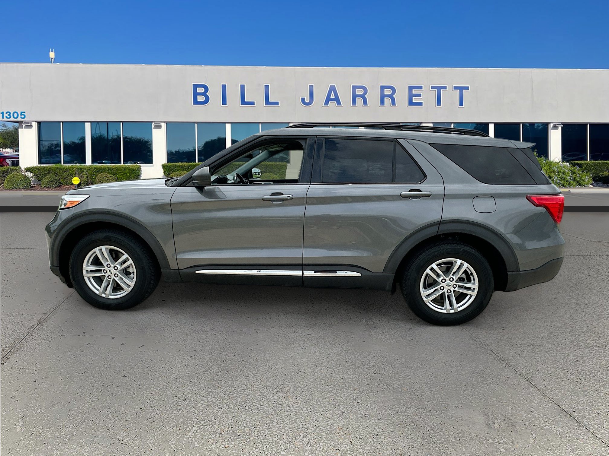 Certified 2023 Ford Explorer XLT w/ Equipment Group 202A RWD image 4