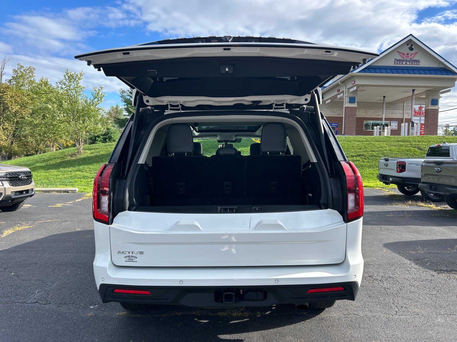 Certified 2025 Ford Expedition Active AWD/4WD image 15