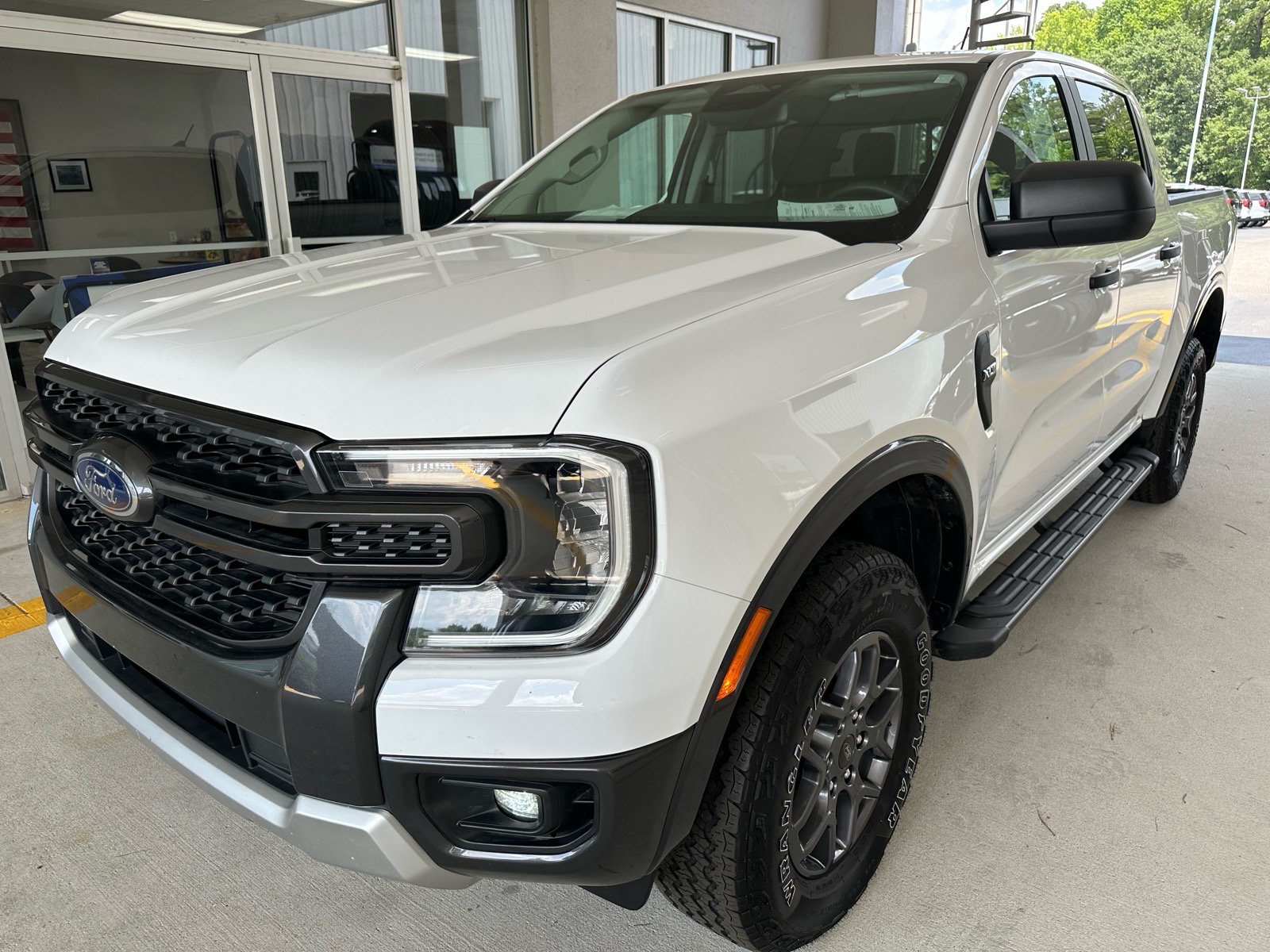 Certified 2024 Ford Ranger XLT w/ FX4 Off-Road Package AWD/4WD image 3