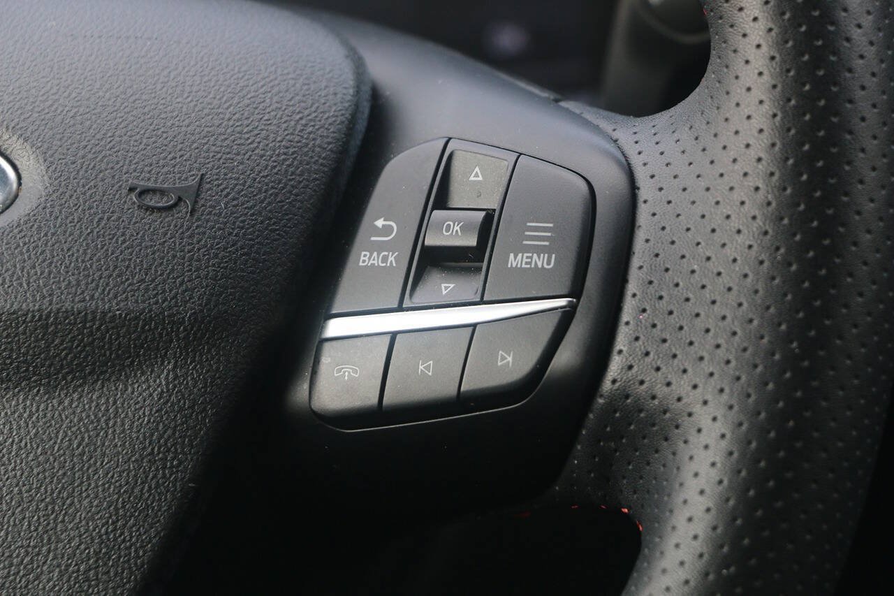 Certified 2025 Ford Escape ST-Line Select AWD/4WD image 19
