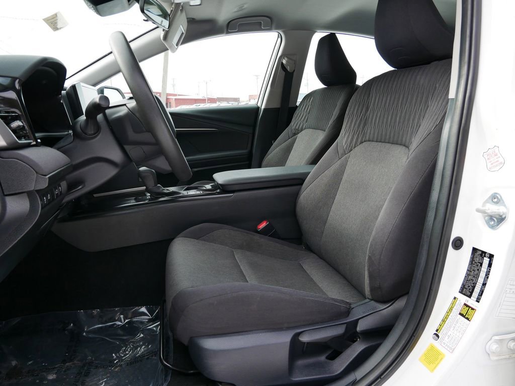 Used 2025 Toyota Camry LE FWD image 14