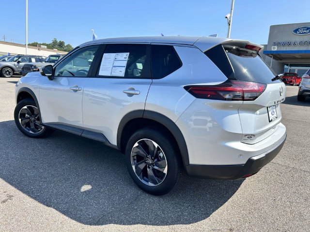 Used 2025 Nissan Rogue SV FWD image 33
